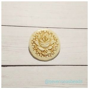 💘Vintage Carved Bone Rose Brooch